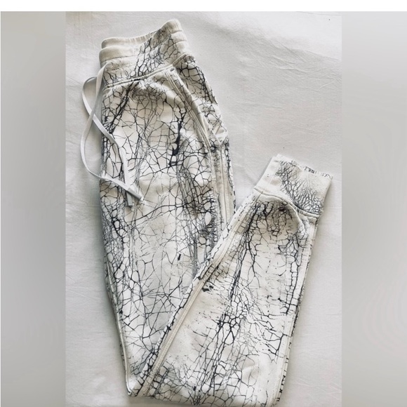 Lulu lemon jogger /4 NWT - Picture 2 of 5